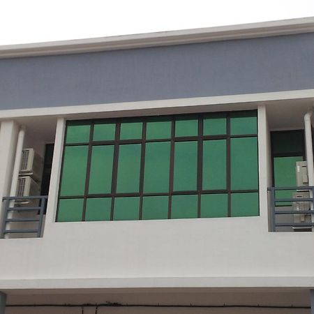 Eiman Homestay, Keluang Exteriér fotografie